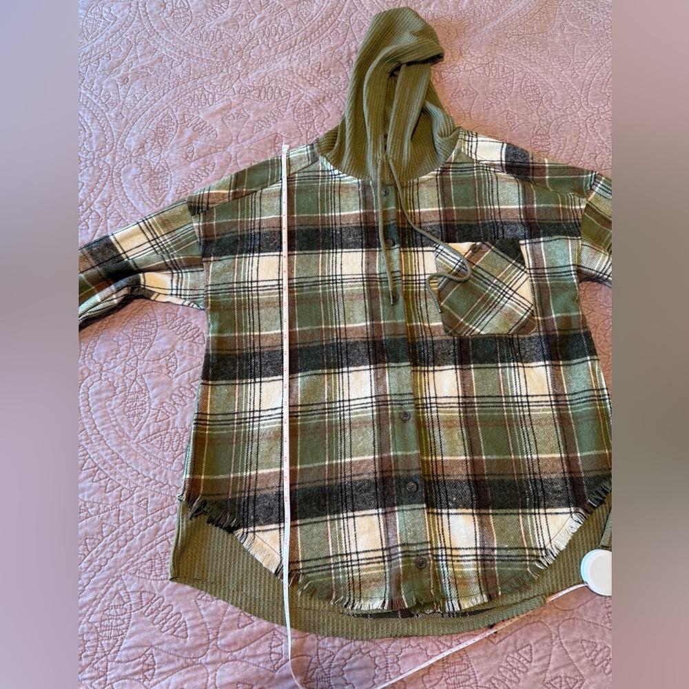 Women's Green Plaid Button-Down Hooded Shirt - Picture 7 of 10
